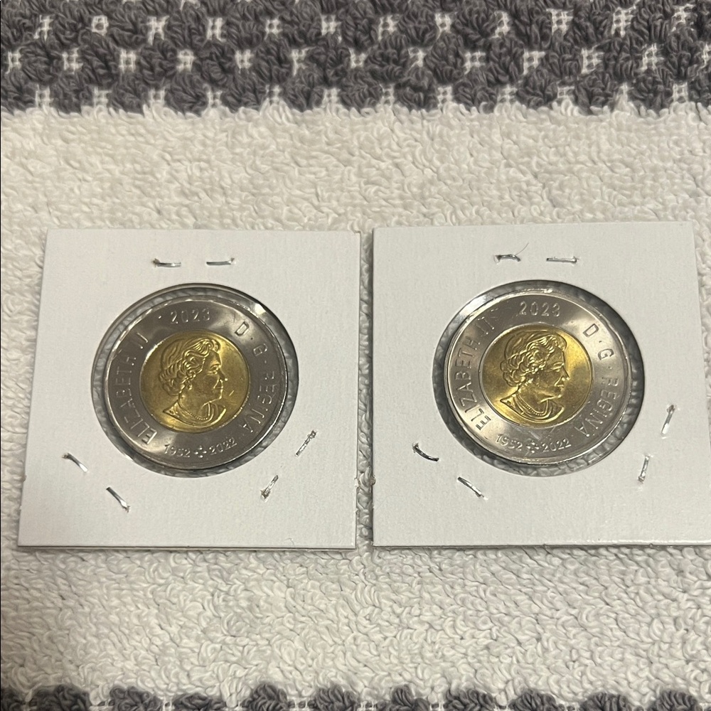 2022 Canadian Toonie coin set - Picture 2 of 4